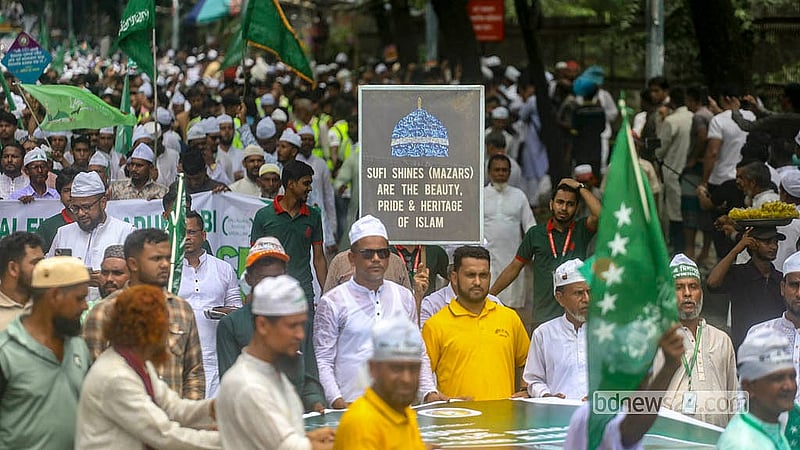 Muslim devotees carry flags bearing the Kalema, along with placards and festoons, during the “Jashne Julus” procession from Suhrawardy Udyan on Eid-e-Miladunnabi on Wednesday, Aug 26, 2026.  Photo: Abdullah Al Momin
