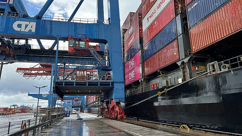 A general view shows the container port of Hamburger Hafen Logistics AG HHLA during a media tour in Hamburg, Germany, Jul 29, 2025. REUTERS/Christian Kraemer/File Photo