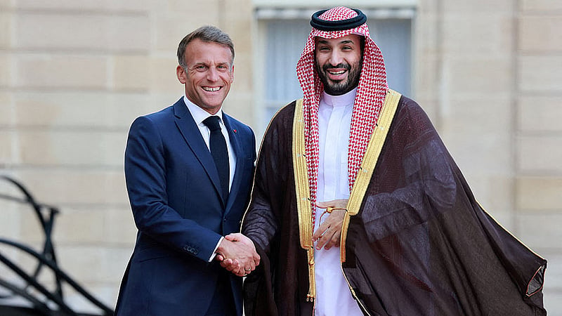 French President Emmanuel Macron shakes hands with Saudi Crown Prince Mohammed bin Salman as he arrives for a meeting at the Elysee Palace in Paris, France, Aug 24, 2026. REUTERS/Stephanie Lecocq TPX IMAGES OF THE DAY