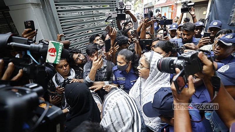 Former minister Dipu Moni arrives at her Kalabagan home in Dhaka on the morning of Thursday, Aug 20, 2026, on 12-hour parole to see her husband, Supreme Court lawyer Tawfique Nawaz, for the last time.