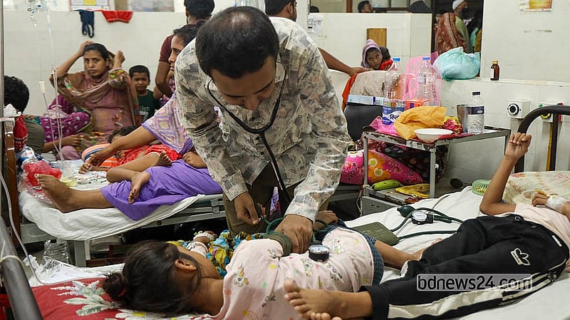 The dengue ward at Dhaka’s Shaheed Suhrawardy Medical College Hospital is beyond capacity. Doctors say they have seen more dengue patients in July than in previous months this year.   Photo: Shamsul Haque Ripon