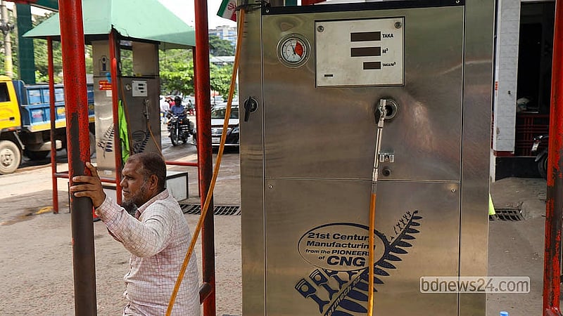 With gas pressure too low to operate normally, dispensers stand idle at a CNG filling station in Tejgaon while employees wait for supplies to resume on Thursday, Jul 23, 2026. Photo: Shamsul Haque Ripon