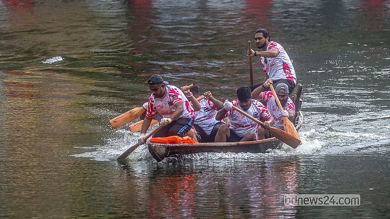 Six competitors were on each boat during the boat race at Nawabbari Pond in Old Dhaka’s Islampur. Photo: Abdullah Al Momin