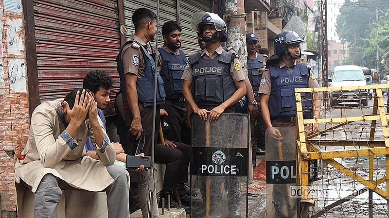 Police stand behind barbed-wire barricades at the entrance after Tuesday’s clash between Jatiotabadi Chhatra Dal and Islami Chhatra Shibir at the madrasa campus in Bakshibazar on Wednesday, Aug 5, 2026.  Photo: Shamsul Haque Ripon