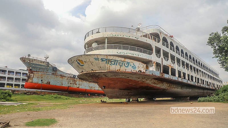 A variety of vessels are at a dockyard on the banks of the Buriganga River in the Char Mirerbag area of Dhaka’s Keraniganj for repairs. Photo: Abdullah Al Momin