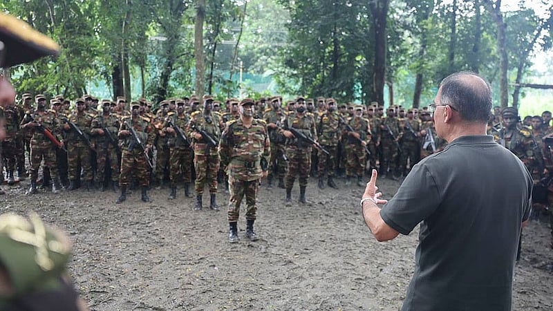 Prime Minister Tarique Rahman speaks with soldiers and listens to their experiences during the Bangladesh Army's summer training exercise in Babuganj. Photo: PMO