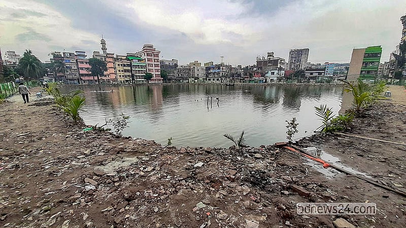 A path for walking is being built on the banks of the DIT pond after the removal of illegal structures around it. Photo: Abdullah Al Momin
