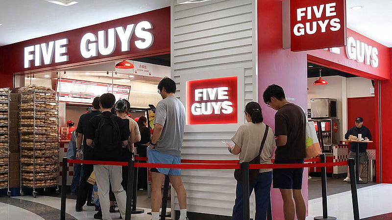People queue at a Five Guys fast-food restaurant after the US burger chain opened its first two locations earlier this month, in Beijing, China, Aug 15, 2026. REUTERS/Maxim Shemetov