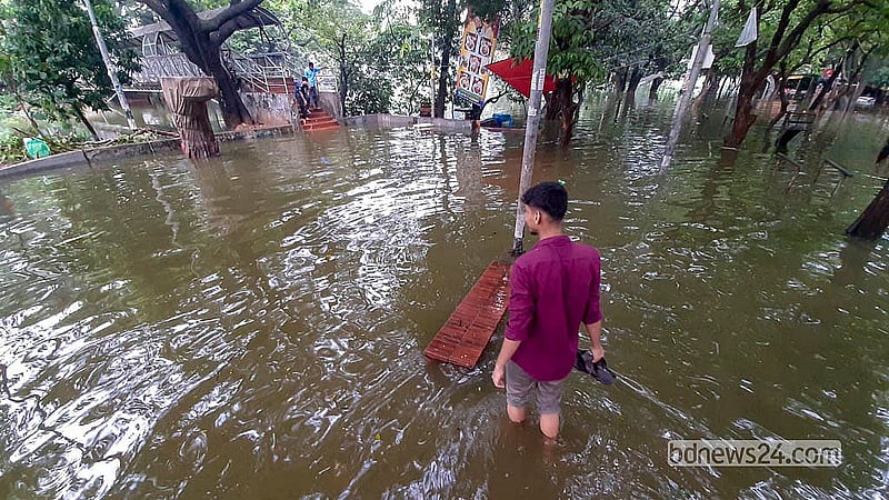 The walking path along the banks of Dhanmondi Lake is submerged in water.  Photo: Abdullah Al Momin