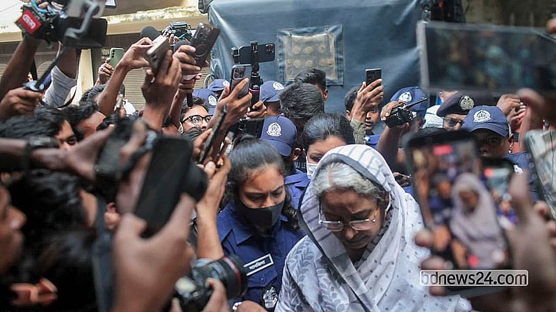 Former minister Dipu Moni arrives at her Kalabagan home in Dhaka on the morning of Thursday, Aug 20, 2026, on 12-hour parole to see her husband, Supreme Court lawyer Tawfique Nawaz, for the last time.