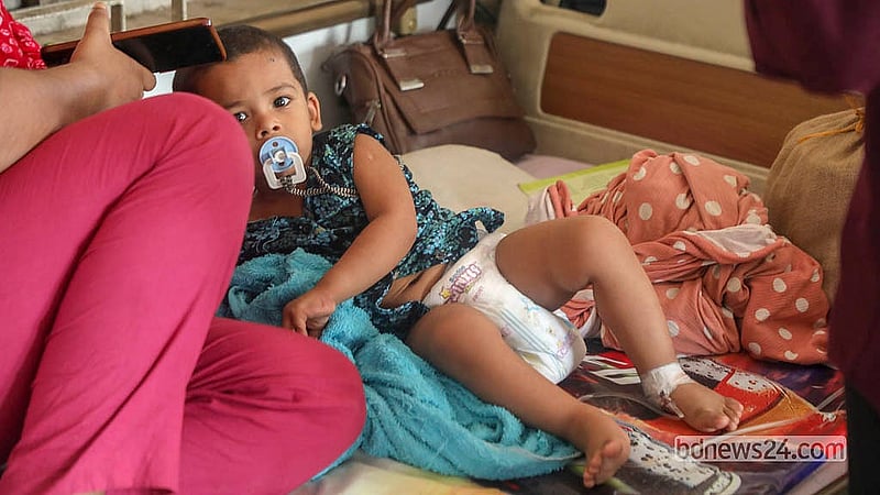 A child is admitted to Dhaka's Mugda Medical College and Hospital (MMCH) with dengue. Photo: Abdullah Al Momin