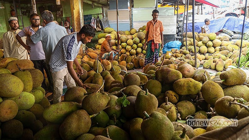 Traders remain busy selling jackfruits at a wholesale market in Karwan Bazar.  Photo: Shamsul Haque Ripon