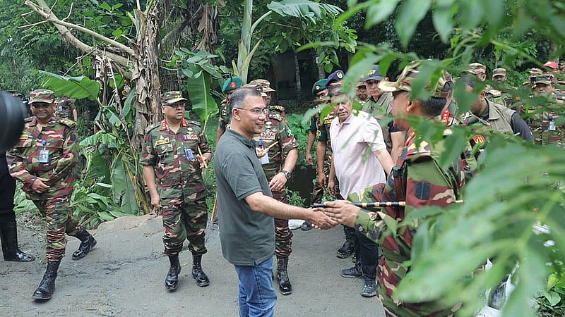 Prime Minister Tarique Rahman speaks with soldiers and listens to their experiences during the Bangladesh Army's summer training exercise in Babuganj. Photo: PMO