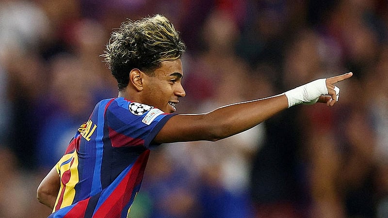UEFA Champions League - FC Barcelona v Feyenoord - Spotify Camp Nou, Barcelona, Spain - Sept 9, 2026 FC Barcelona's Lamine Yamal in action with Feyenoord's Javi Lopez REUTERS/Albert Gea