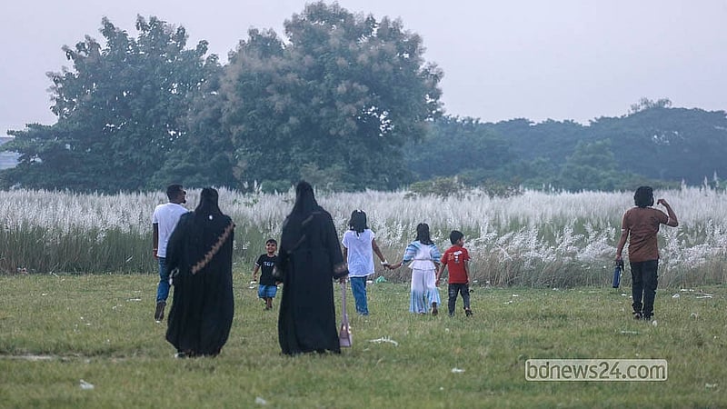 People from neighbouring areas visit the kans grass fields at Sarighat in Dhaka's South Keraniganj every day.  Photo: Abdullah Al Momin