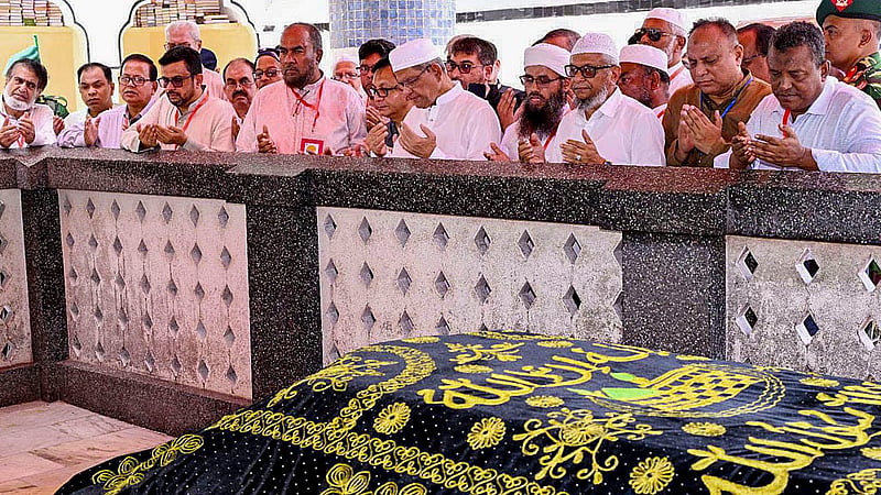 President Mirza Fakhrul Islam Alamgir pays his respects at the shrine of Hazrat Shahjalal (RA) on Tuesday, Sept 15, 2026, during his first visit to Sylhet since assuming office. Photo: PID