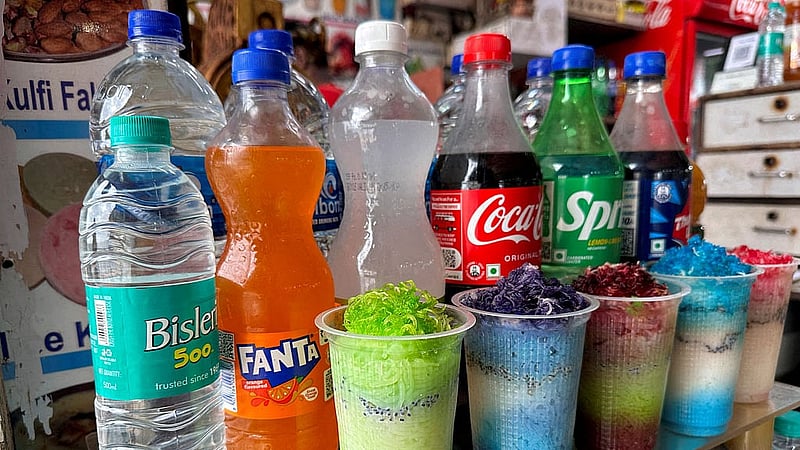 Soft drink bottles are displayed next to plastic cups of falooda, a traditional Indian dessert drink, at a food stall in Mumbai, India, Aug 21, 2026. Picture taken with a mobile phone. REUTERS/Francis Mascarenhas/File Photo