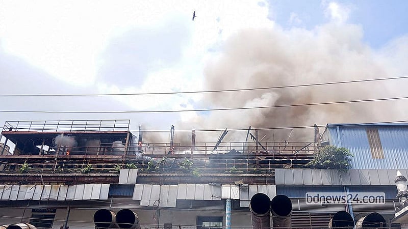 A fire breaks out at a building near the former British American Tobacco office behind SKS Shopping Mall in Mohakhali on Thursday, Sept 10, 2026. Photo: Abdullah Al Momin