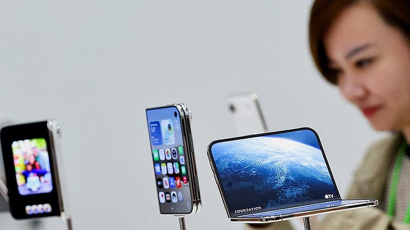 The new foldable iPhone Duo is on display during Apple's event at the Steve Jobs Theater in Cupertino, California, US Sept 9, 2026. REUTERS/Carlos Barria