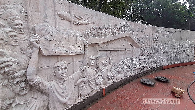 Images of the Liberation War have been painted on the walls of the memorial built in Dhaka's Osmani Udyan to commemorate the July Uprising. Photo: Abdullah Al Momin