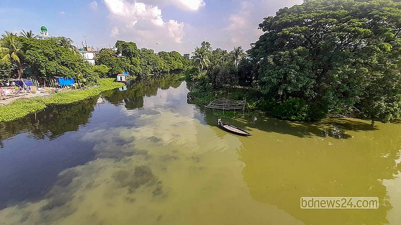 Pollution is apparent at the junction of the Narai River, Jirani Canal and Devdholai Canal in Dhaka’s Khilgaon Trimohani. Photo: Abdullah Al Momin