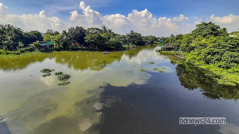 Pollution is apparent at the junction of the Narai River, Jirani Canal and Devdholai Canal in Dhaka’s Khilgaon Trimohani. Photo: Abdullah Al Momin