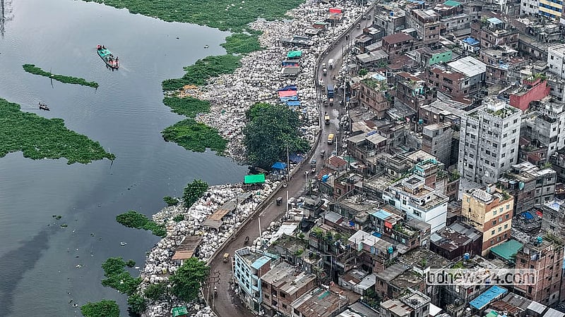 Sacks filled with plastic waste stretch as far as the eye can see along the Buriganga bank near Lalbagh and Islampur in Old Dhaka. Photo: Mostafigur Rahman