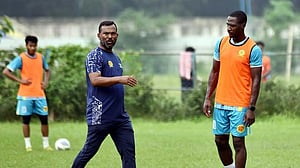 Govt to take over ‘Abahani field’