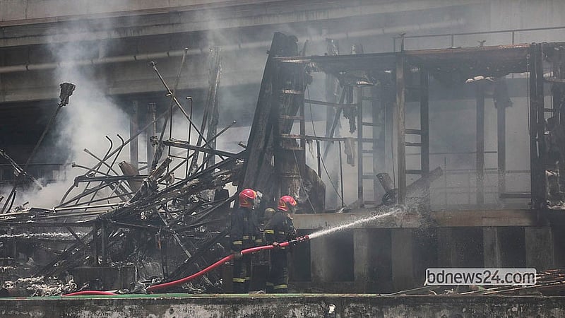 Firefighters battle the fire at a building near the former British American Tobacco office behind SKS Shopping Mall in Mohakhali on Thursday, Sept 10, 2026. Photo: Abdullah Al Momin