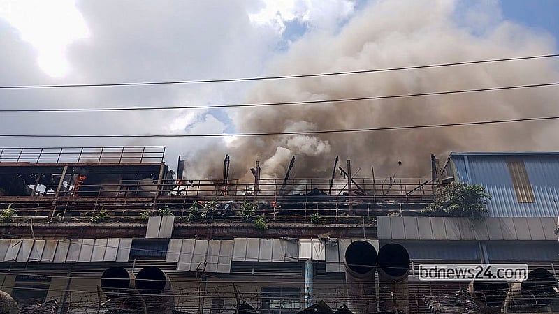 A fire breaks out at a building near the former British American Tobacco office behind SKS Shopping Mall in Mohakhali on Thursday, Sept 10, 2026. Photo: Abdullah Al Momin