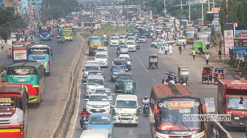 The Jamaat-e-Islami-led 11-party alliance's long march towards Chattogram passes through the Rayerbagh area of the Dhaka-Chattogram Highway on Saturday, Sept 5, 2026.  Photo: Abdullah Al Momin