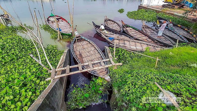 Water mixed with chemicals flows into the Shetalakshya River in the Demra area of Dhaka. Photo: Abdullah Al Momin