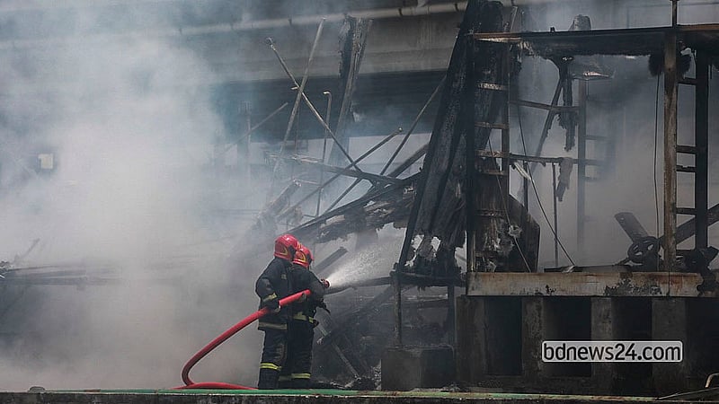 Firefighters battle the fire at a building near the former British American Tobacco office behind SKS Shopping Mall in Mohakhali on Thursday, Sept 10, 2026. Photo: Abdullah Al Momin