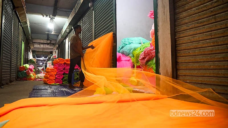 Activity has surged at mosquito-net factories in Bhulta Gausia amid the countrywide dengue outbreak. Artisans are working day and night to meet growing demand.  Photo: Shamsul Haque Ripon
