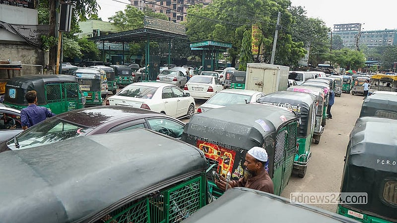 A long queue of vehicles is visible waiting for gas at a filling station in Dhaka’s Technical on Wednesday, Sept 2, 2026. Photo: Shamsul Haque Ripon