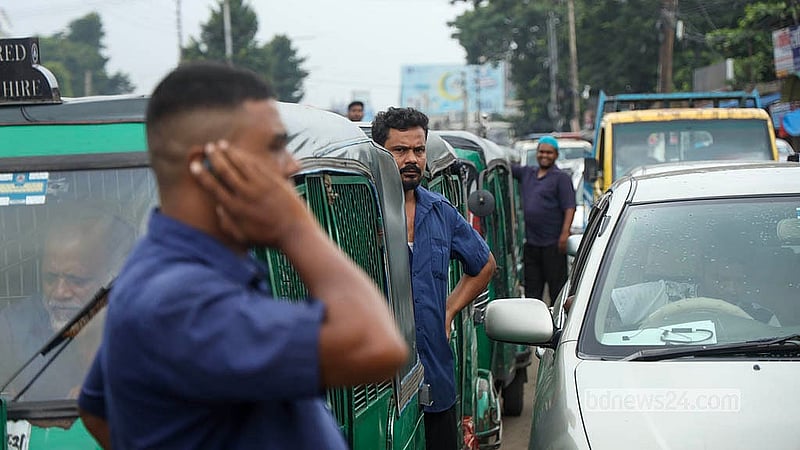 Drivers spend idle time after leaving their vehicles at a filling station in Dhaka’s Gabtoli due to a gas shortage on Wednesday, Sept 2, 2026. Photo: Shamsul Haque Ripon