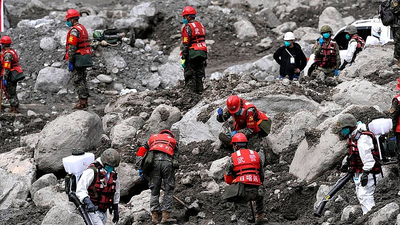 Members of a medical and epidemic prevention unit under the Chinese People's Liberation Army (PLA) disinfect the disaster-hit area of Gyirong Port amid rescue efforts following a mudslide, in Shigatse, Tibet Autonomous Region, China Sept 3, 2026. Photo: Reuters