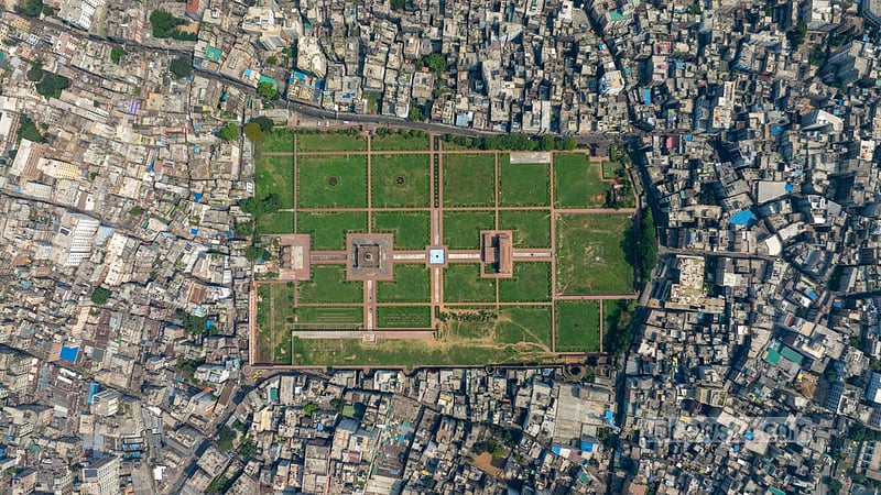 Lalbagh Fort, a remarkable 17th-century Mughal monument, still stands amid the dense neighbourhoods and tightly packed buildings of Old Dhaka. This aerial view of the nearly 400-year-old historic landmark was captured by drone. Photo: Muhammad Mostafigur Rahman