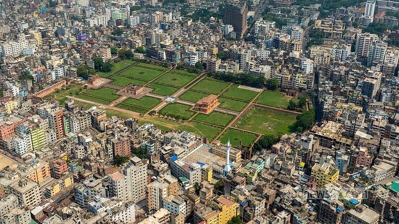 Lalbagh Fort, a remarkable 17th-century Mughal monument, still stands amid the dense neighbourhoods and tightly packed buildings of Old Dhaka. This aerial view of the nearly 400-year-old historic landmark was captured by drone. Photo: Muhammad Mostafigur Rahman