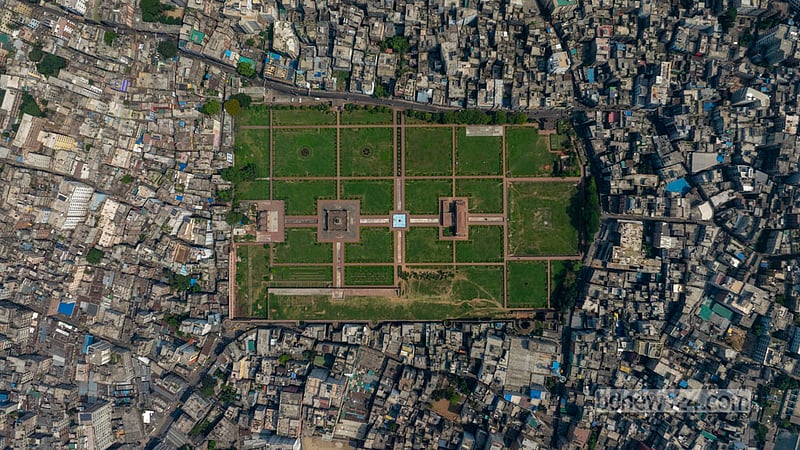 Lalbagh Fort, a remarkable 17th-century Mughal monument, still stands amid the dense neighbourhoods and tightly packed buildings of Old Dhaka. This aerial view of the nearly 400-year-old historic landmark was captured by drone. Photo: Muhammad Mostafigur Rahman