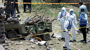 16 killed in suicide attack in Pakistan