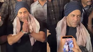 Salman steps in as security holds back child amid crowd
