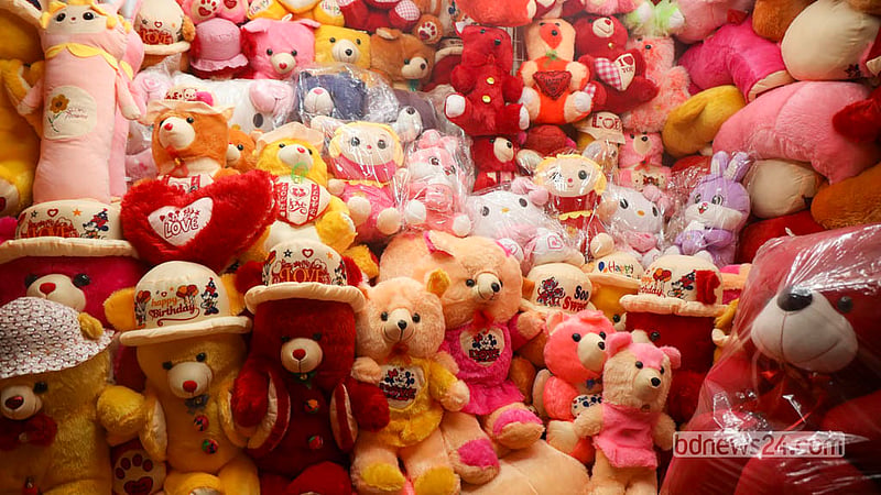 Demand for cloth dolls imported from China is the highest at the doll shops in Old Dhaka’s Chawkbazar. Photo: Shamsul Haque Ripon