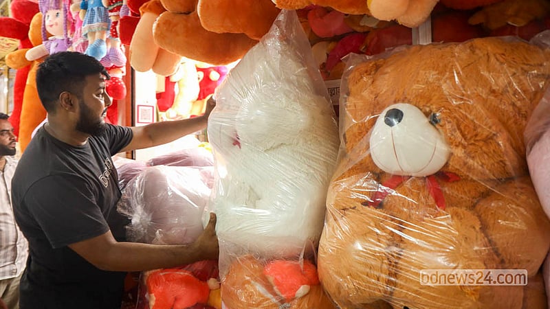 A customer picks out a large teddy bear at a wholesale toy shop. Photo: Shamsul Haque Ripon