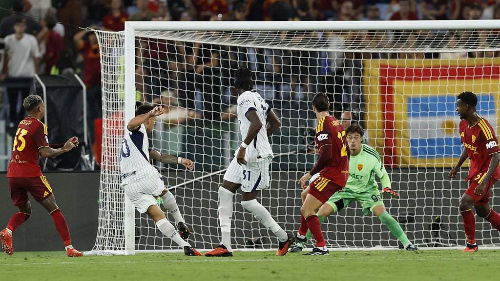 Martinez nets double as Inter come back to draw 2-2 with Roma