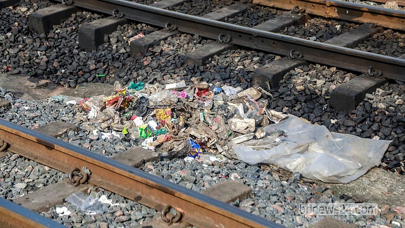 Decomposing garbage and human waste on the tracks at Dhaka’s Kamalapur Railway Station emit a foul odour. Photo: Abdullah Al Momin