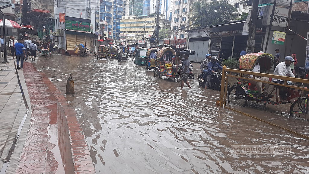 20mm of rain leaves Dhaka roads waterlogged