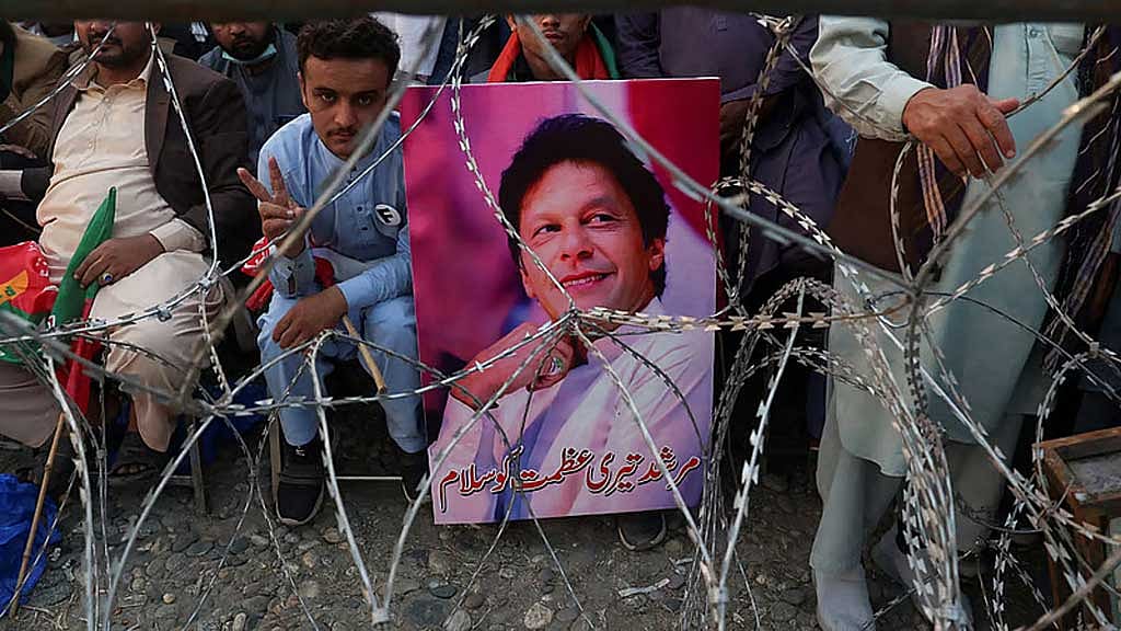 Pakistan steps up security as Imran Khan supporters plan Islamabad march