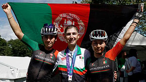 Afghan cyclist who trained in disguise wins silver
