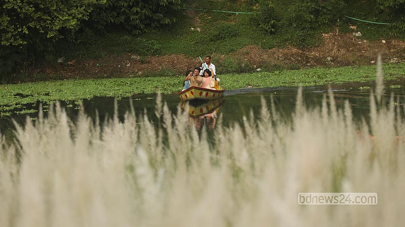 Visitors exploring the kans fields at Sarighat take to the narrow canals in small boats, adding a gentle rhythm to the seasonal spectacle. Photo: Shamsul Haque Ripon